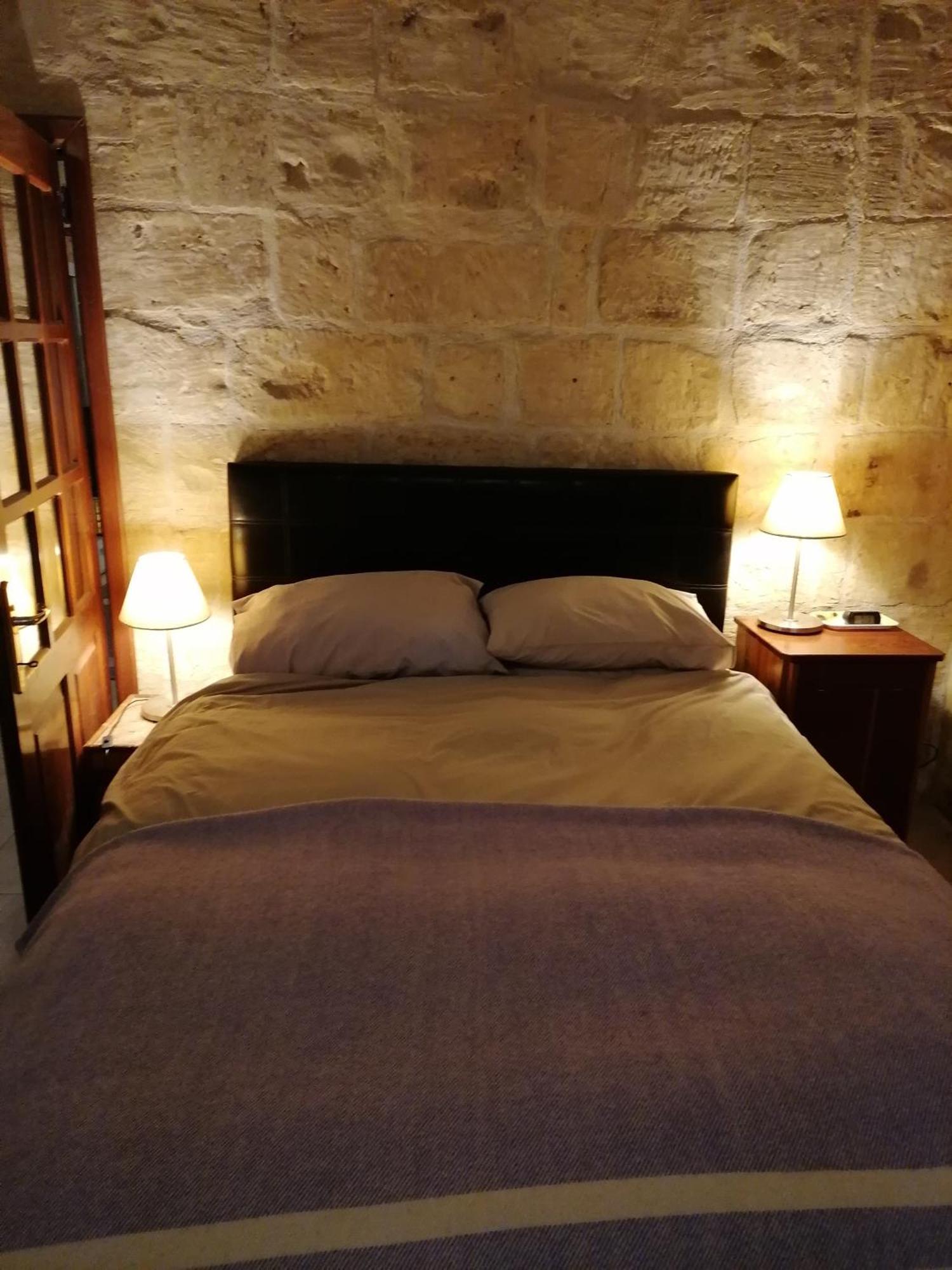 Old Refurbished Apartment In Bormla Cospicua Экстерьер фото